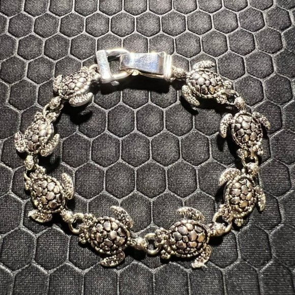 Turtle Bracelet with Black Antiquing Made of .925 Silver - Picture 1 of 2